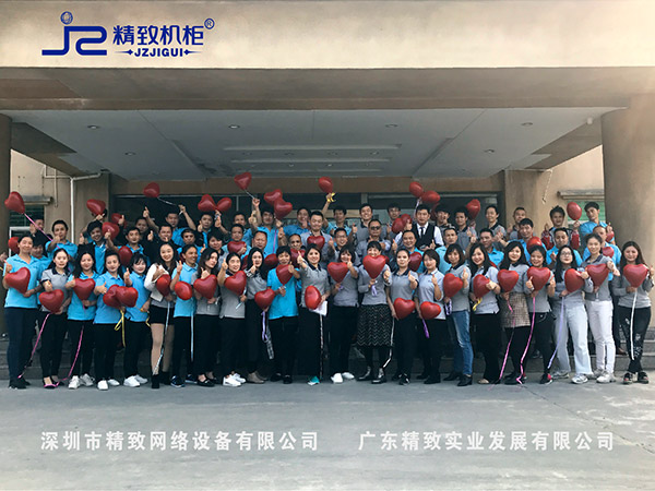 精致機(jī)柜全體銷(xiāo)售人員參觀新生產(chǎn)基地，直面領(lǐng)略高品質(zhì)實(shí)力